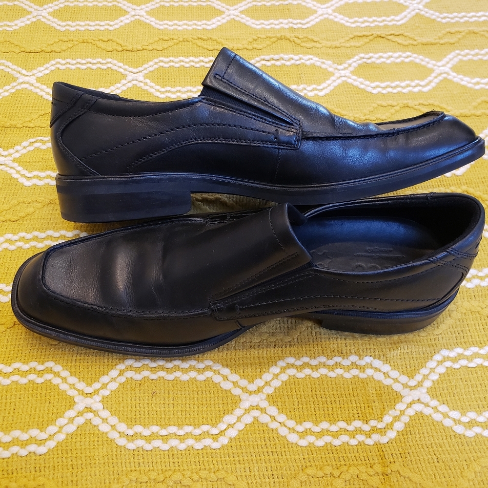 Ecco black leather loafers